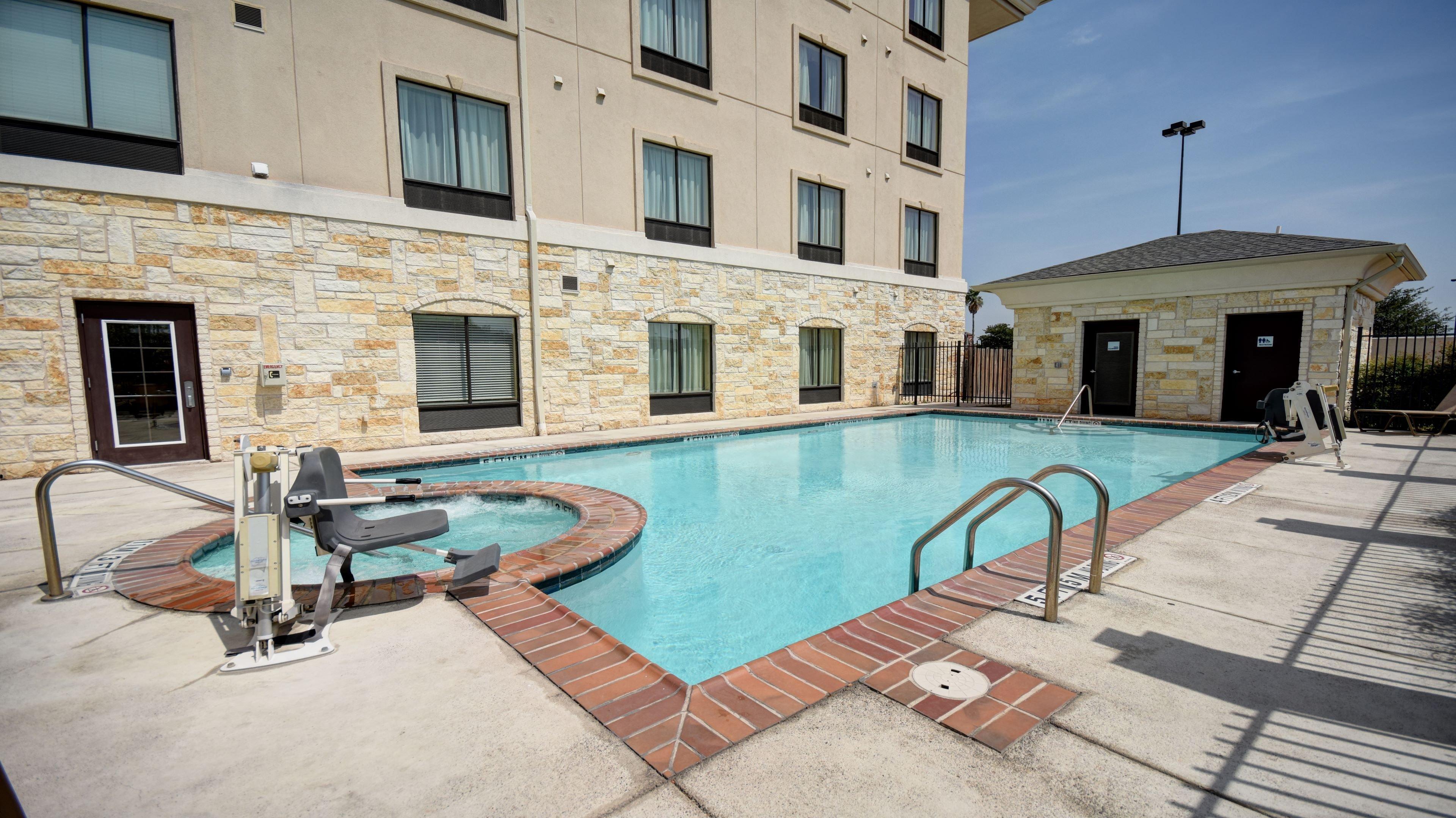 Holiday Inn Express & Suites Del Rio By Ihg Exteriör bild