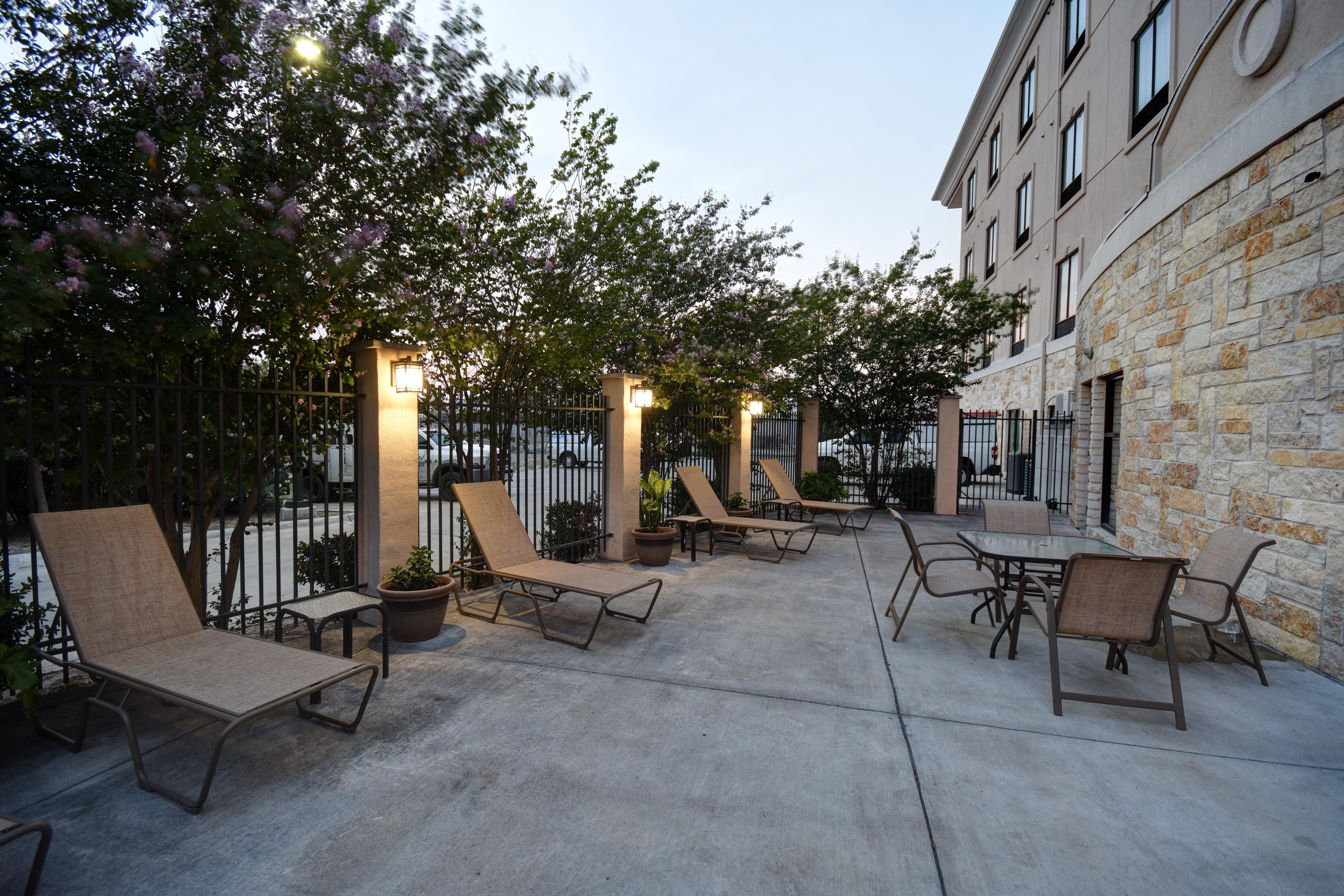 Holiday Inn Express & Suites Del Rio By Ihg Exteriör bild