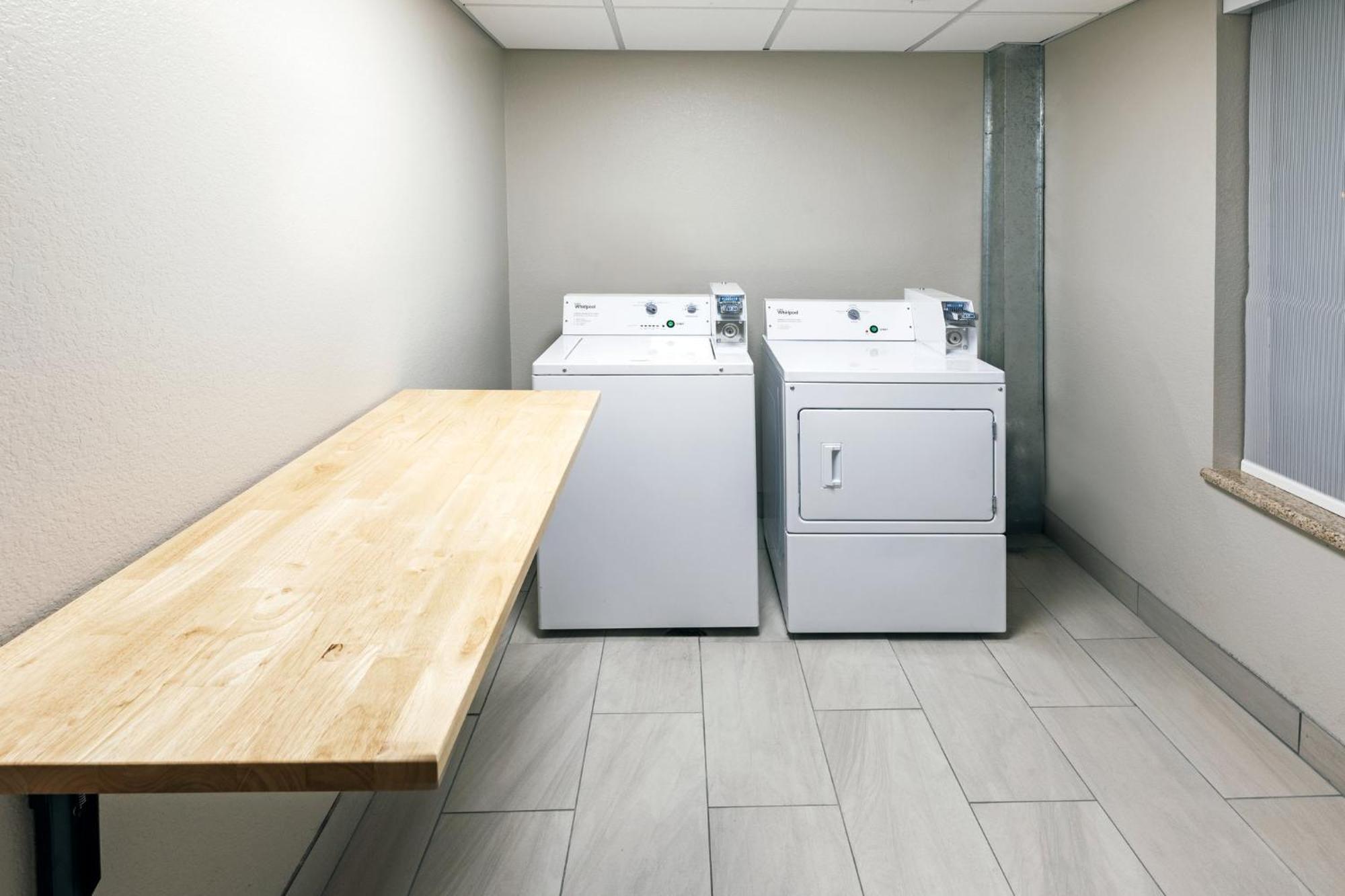Holiday Inn Express & Suites Del Rio By Ihg Exteriör bild