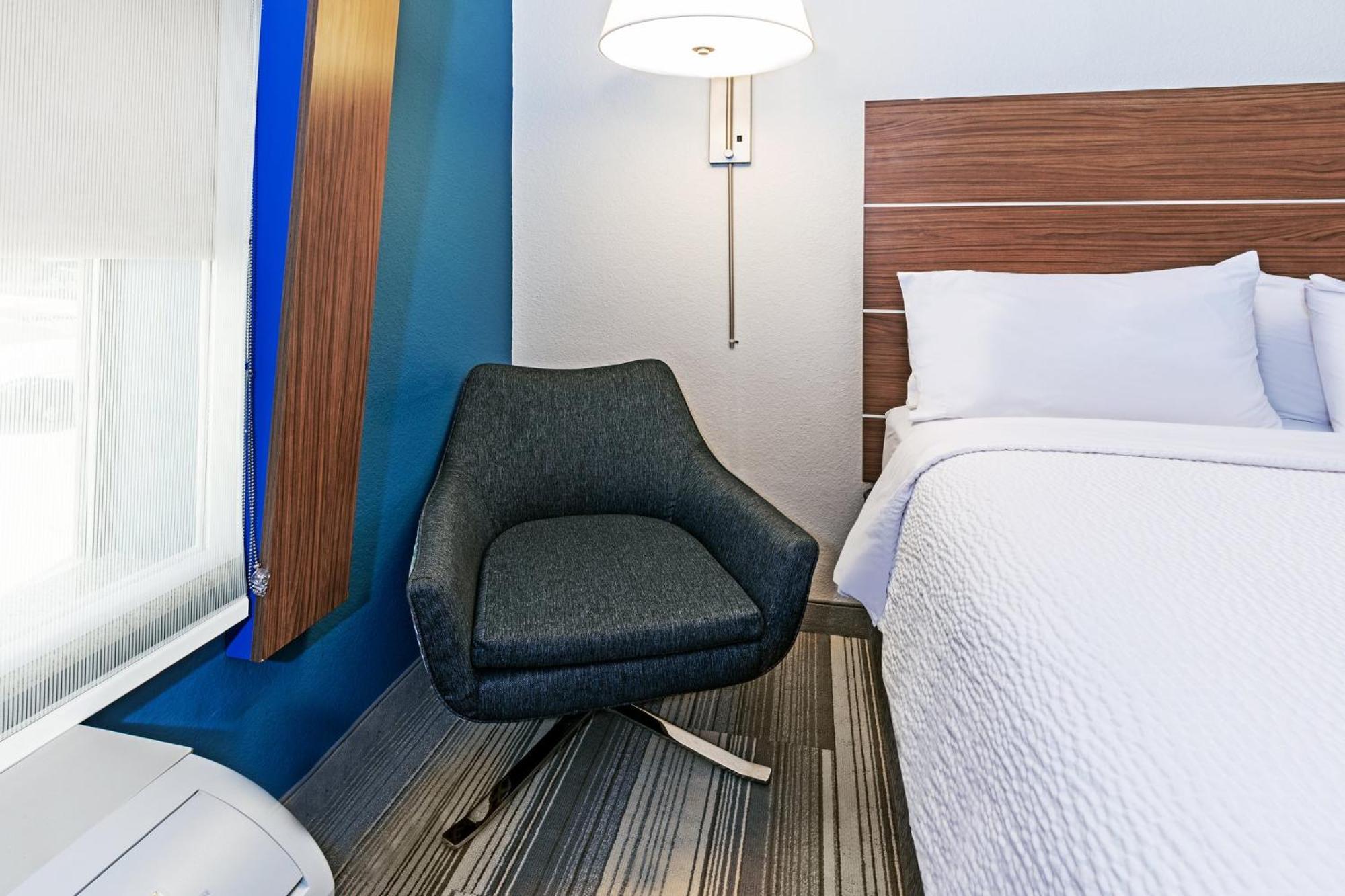 Holiday Inn Express & Suites Del Rio By Ihg Exteriör bild