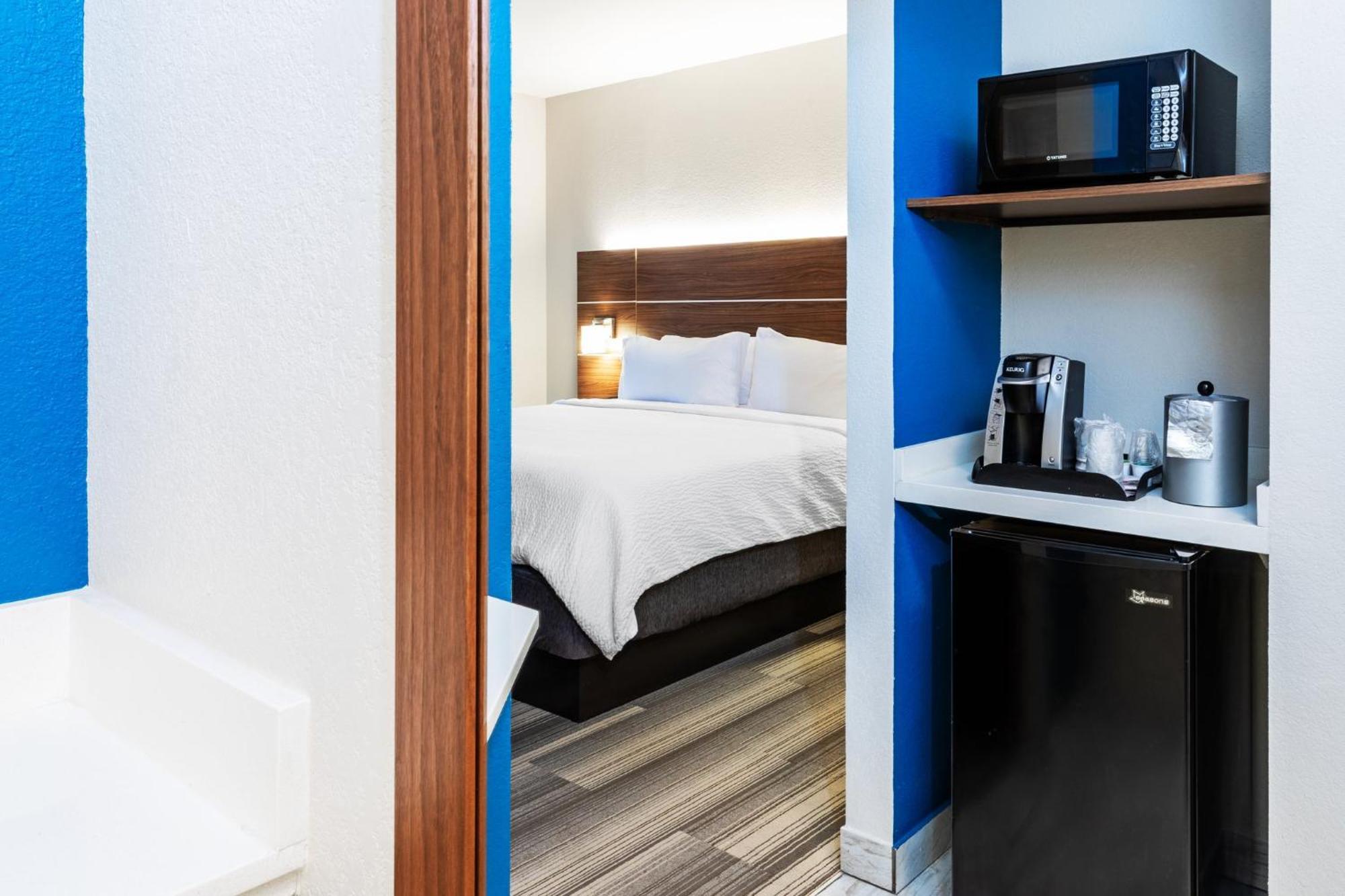 Holiday Inn Express & Suites Del Rio By Ihg Exteriör bild